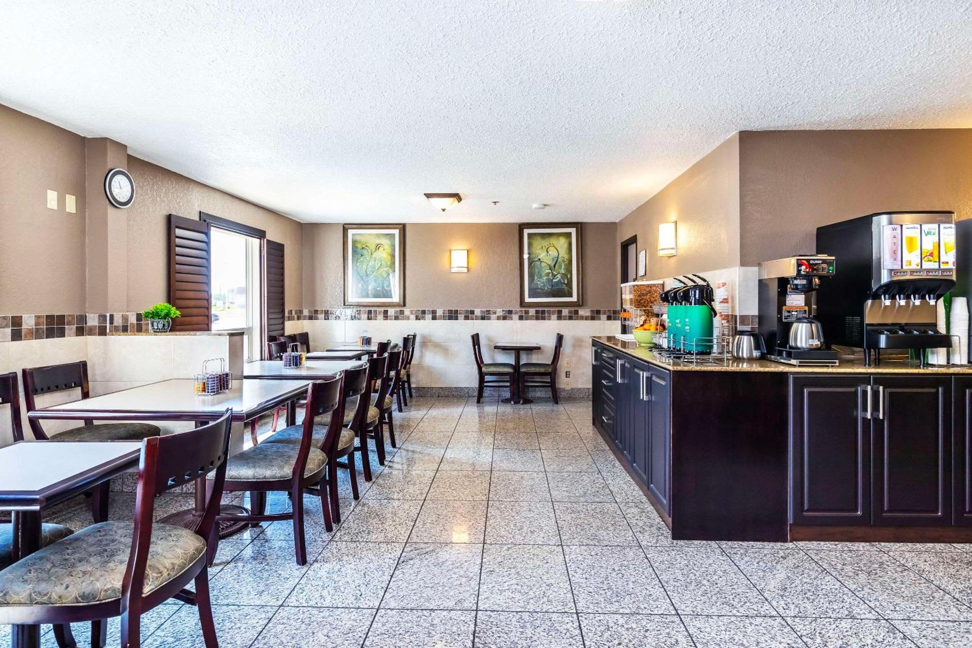 Quality Inn & Suites Yorkton Exterior foto